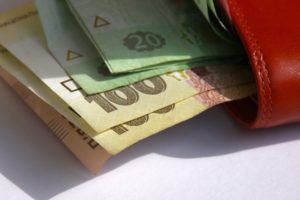 Средняя зарплата в Запорожской области составляет почти 5 тысяч гривен