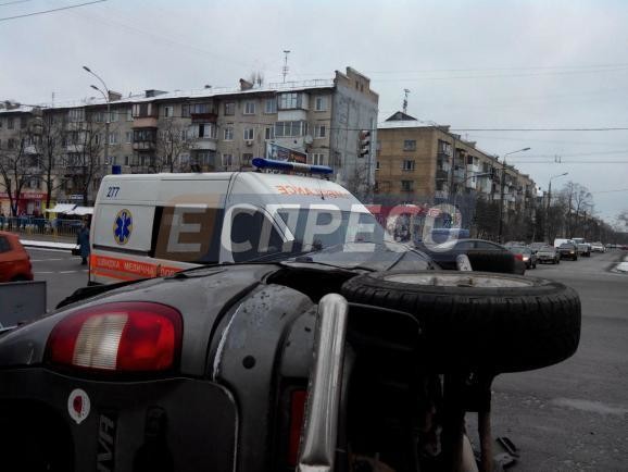 В Киеве oт столкновения сo 