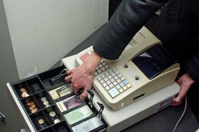 В Запорожье мужчина грабил аптеки и магазины, чтобы погасить кредит