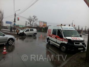 В Запорожской области Mercedes влетел в «скорую», которая спешила на выезд - ФОТО