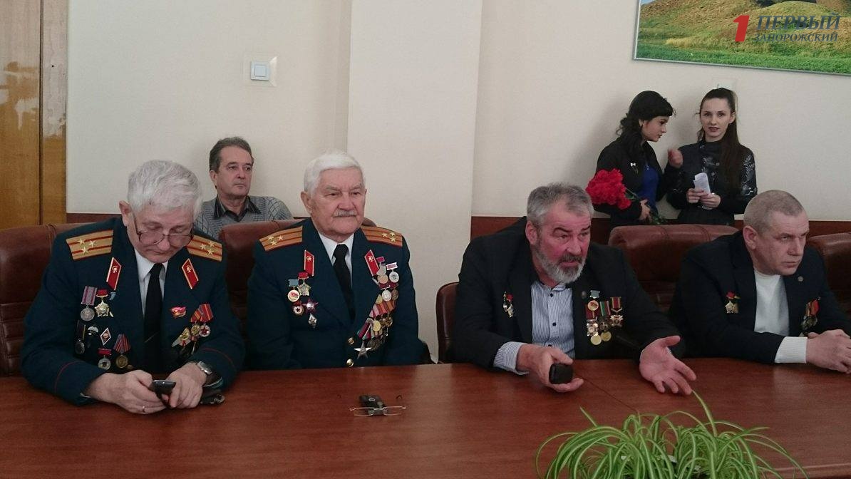 В Запорожье в преддверии праздника наградили ветеранов Афганистана