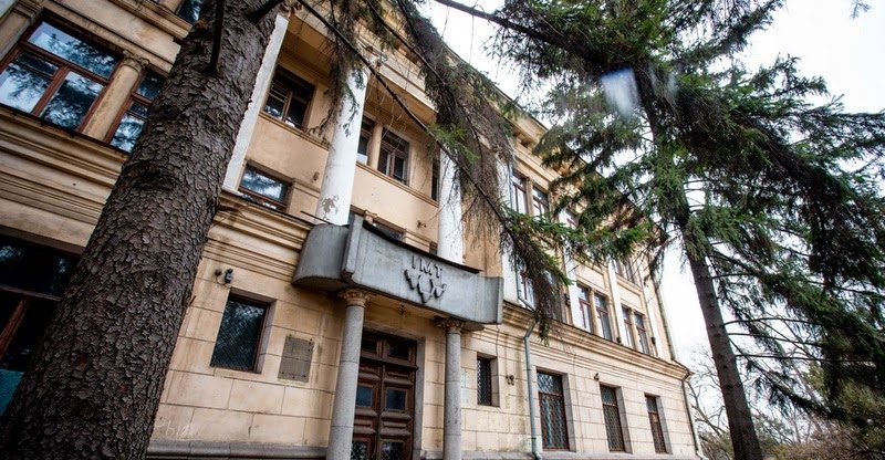 На Хортице произошел пожар: горел ЦИМЕЖ - ФОТО