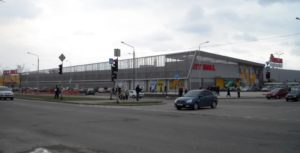 В Запорожье на парковке «Ашана» легковушка сбила пешехода