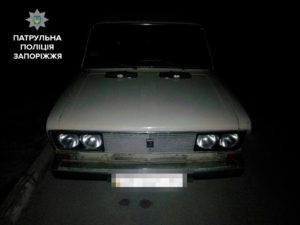 В Запорожье мужчина с подростком пытались обокрасть авто - ФОТО