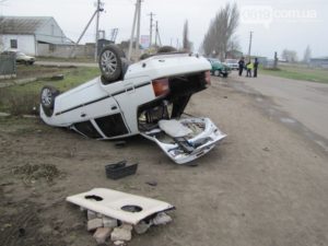 В Запорожской области в результате ДТП перевернулся автомобиль - ФОТО
