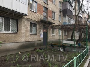В Запорожской области возле подъезда многоэтажки обнаружили труп мужчины - ФОТО