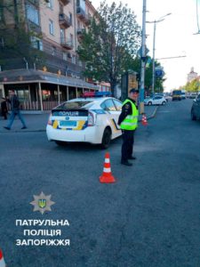В Запорожье оборвавшаяся троллея разбила голову женщине - ФОТО