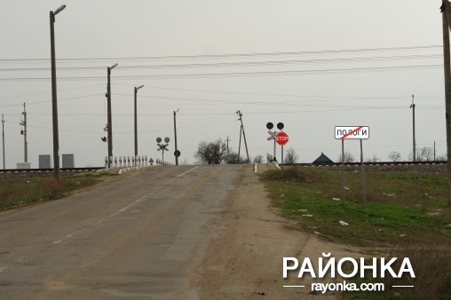 В Запорожской области поезд протащил внедорожник на сотню метров