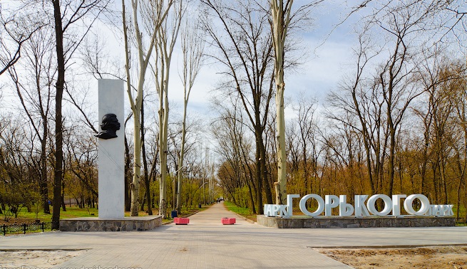 В Запорожской области в парке на лавочке нашли обглоданные лошадиные головы - ФОТО
