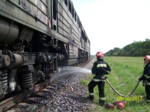 На границе Запорожской области загорелся локомотив грузового поезда - ФОТО