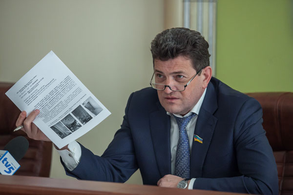 Мэр Запорожья наказал своих подчиненных и лишил их премий