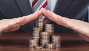 Черговий тиск на населення: загарбники беруть під контроль грошові перекази на тимчасово окупованій території