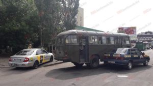 В Запорожской области военный автобус попал в ДТП - ФОТО