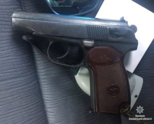 В Запорожской области в авто жителя соседнего региона нашли наркотики и оружие - ФОТО