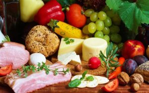 В Запорожской области более 300 человек отравились некачественными продуктами