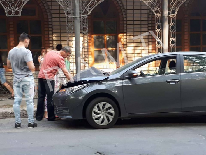 В Запорожской области иномарка протаранила два припаркованных автомобиля - ФОТО