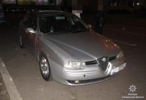 В центре Запорожья ночью избили иностранца и пытались угнать его авто - ФОТО