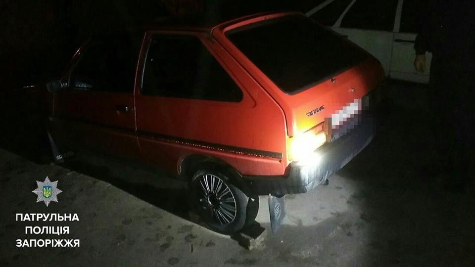 В Запорожье задержали мужчину, который ночью снимал колеса с чужих машин - ФОТО