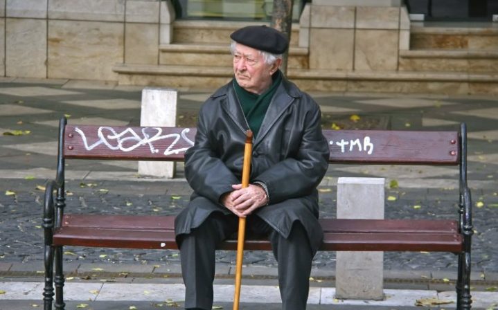 В Запорожье соседи в пылу ссоры сломали ногу пенсионеру