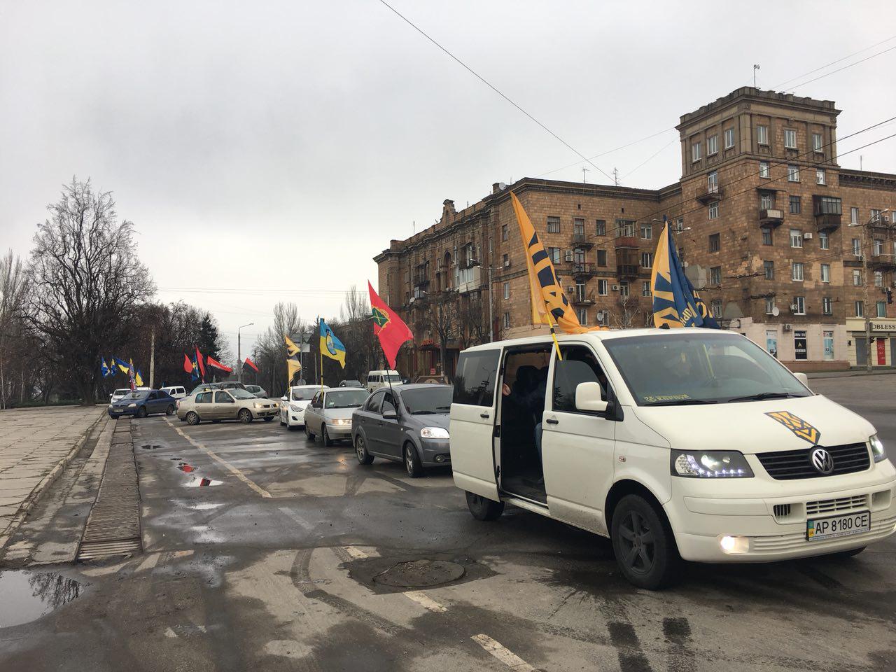 В Запорожье состоялся автопробег ко Дню рождения Степана Бандеры - ФОТО