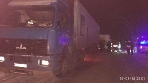 Очередное ДТП в Запорожье: спасатели доставали пострадавшего из покореженного авто - ФОТО