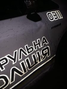 Пьяный запорожец едва не разбил автомобиль полицейских – ФОТО