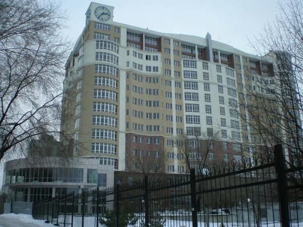 В Запорожье из окна девятого этажа выпала девушка
