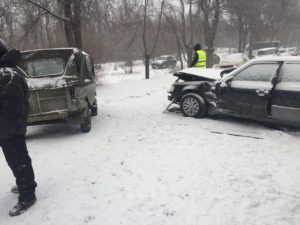В Запорожье столкнулись два авто: есть пострадавший - ФОТО