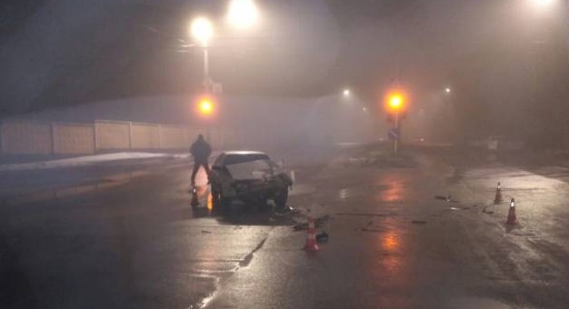 В Запорожье пьяная автоледи спровоцировала ДТП - ФОТО