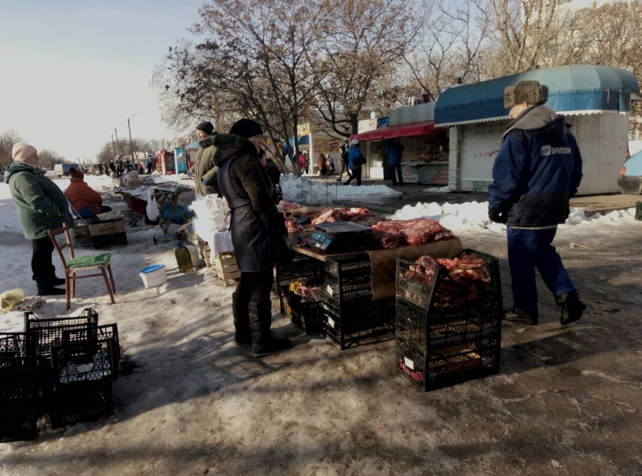 В Запорожье штрафуют за стихийную торговлю мясом - ФОТО