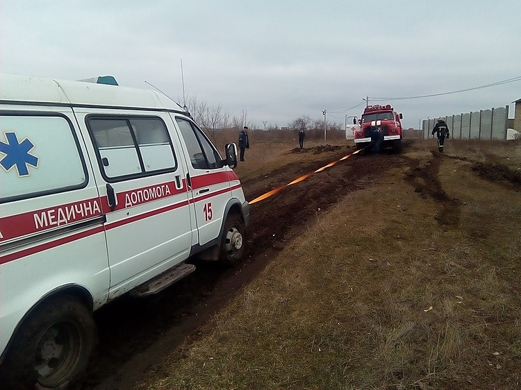 В Запорожской области машина скорой помощи застряла в грязи