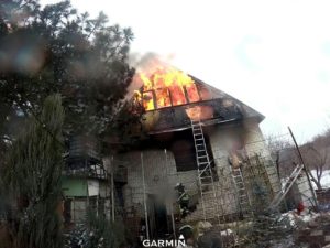 В Запорожской области горел двухэтажный дачный дом - ФОТО