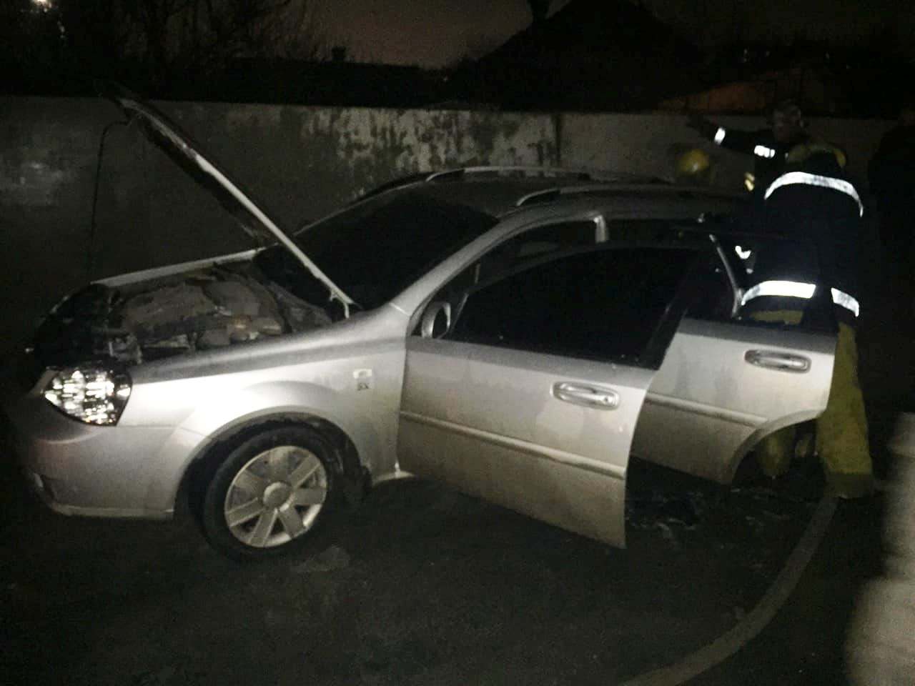 В Запорожской области в результате взрыва сгорели два авто - ФОТО