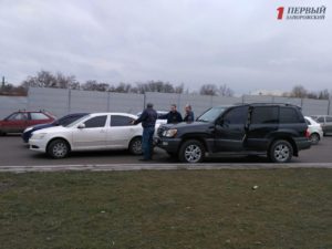 В Запорожье на Хортице столкнулись две иномарки - ФОТО