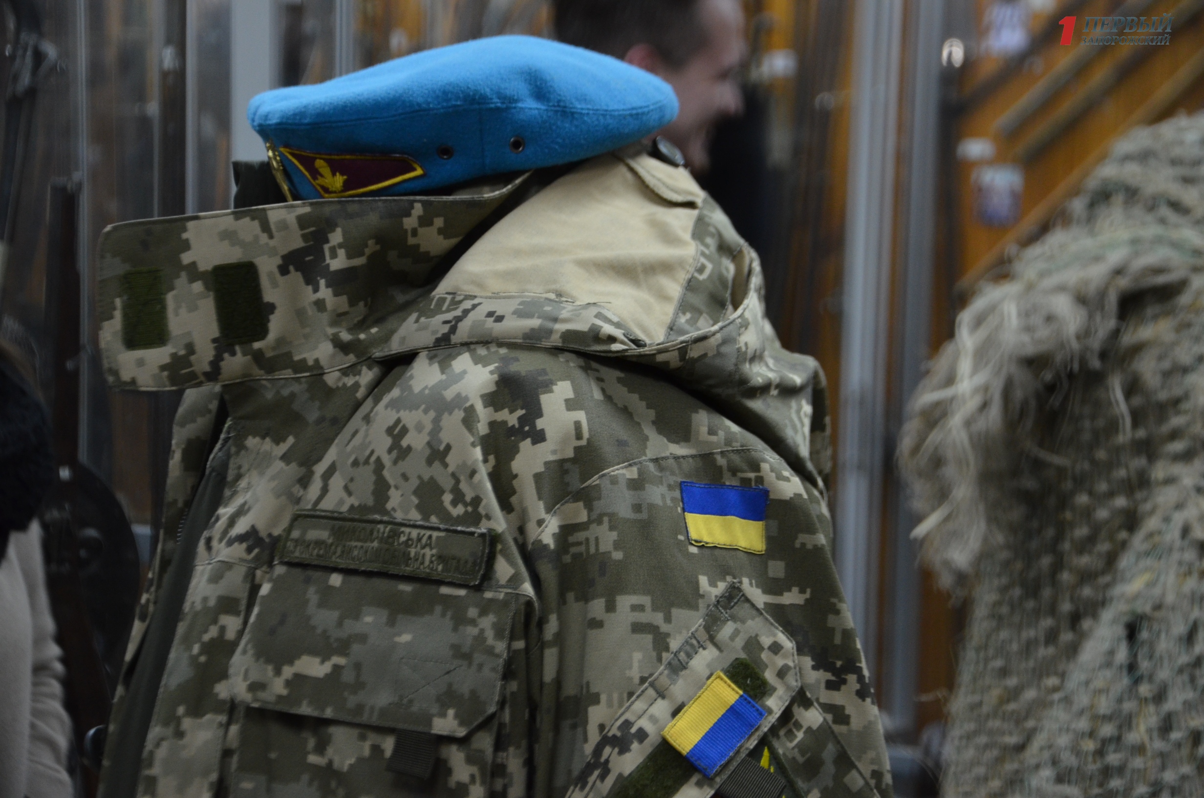 В Запорожье ко Дню добровольца презентовали выставку 