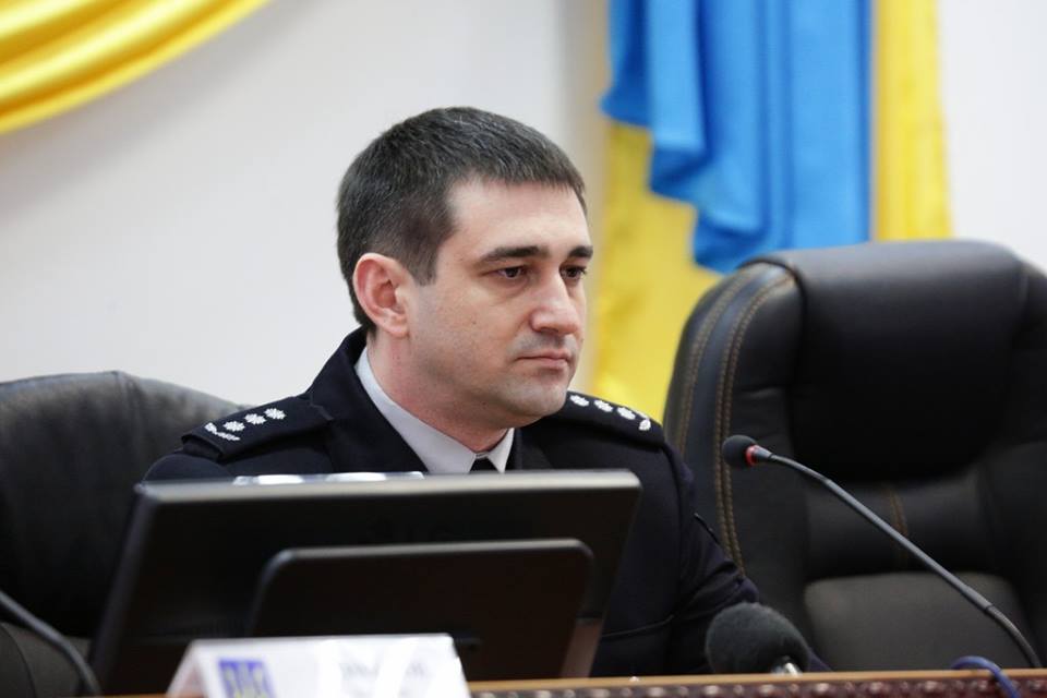 Начальник запорожской полиции Олег Золотоноша проживает в реабилитационном центре и берет у жены Toyota Camry