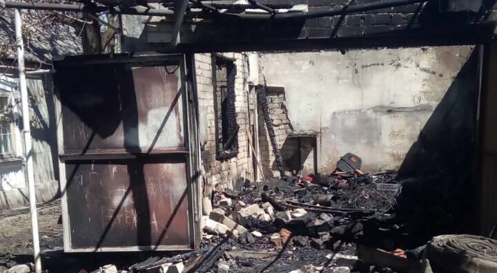 В Запорожской области на территории частного дома сгорел гараж - ФОТО