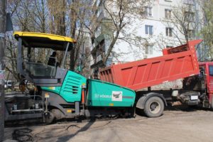 В Запорожье начались ремонты внутриквартальных дорог - ФОТО