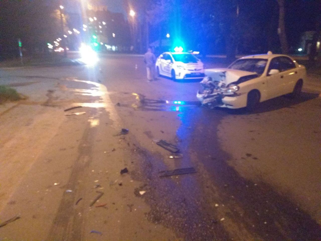 В Запорожье произошло очередное ДТП с пострадавшими: виновник скрылся с места аварии - ФОТО