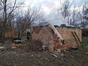 В Запорожской области горела летняя кухня - ФОТО
