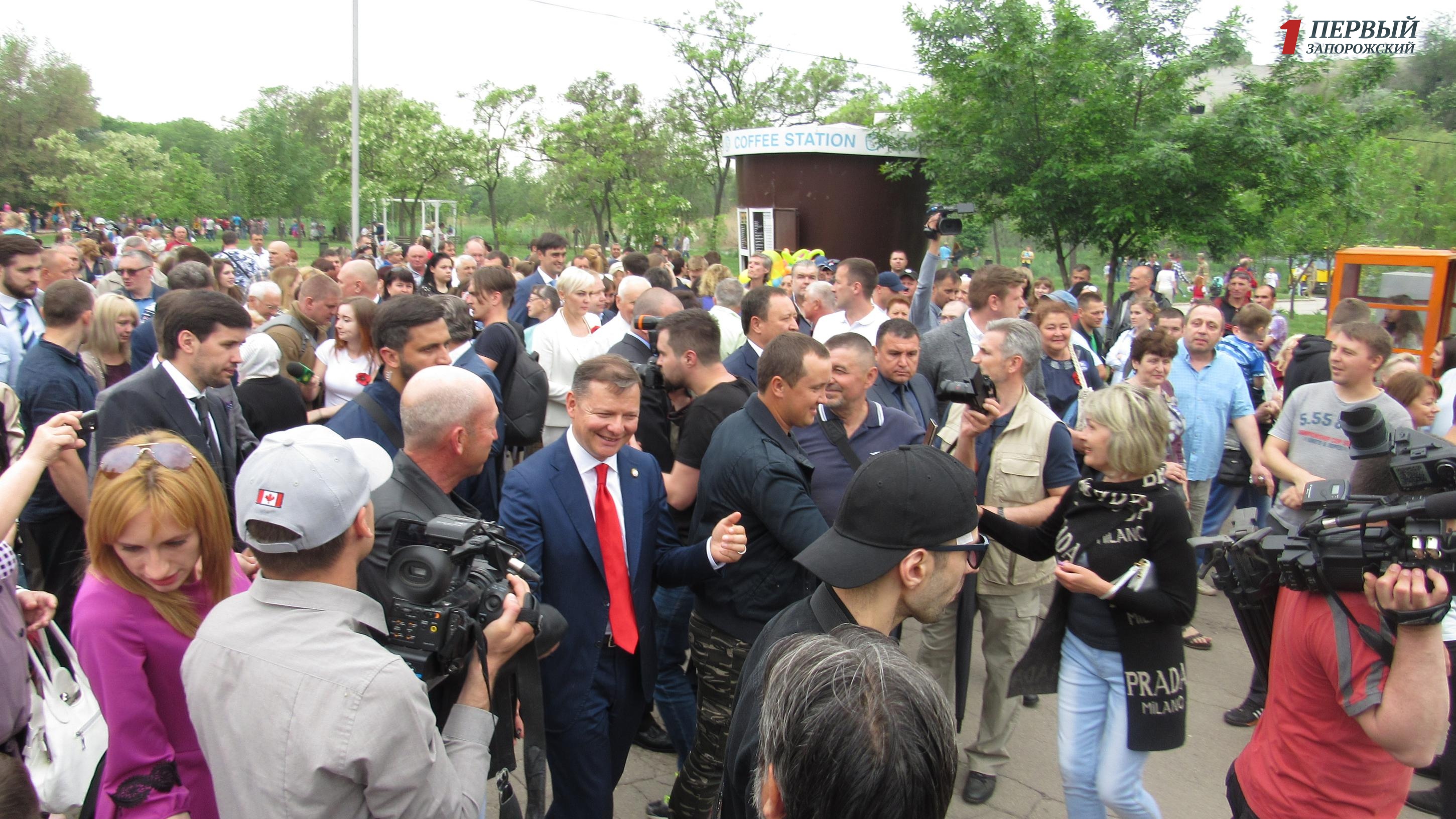 В Запорожье главный радикал Ляшко посетил праздничный концерт в парке Победы - ФОТО
