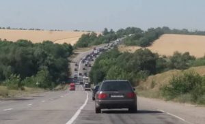 Дорога на море: на запорожской трассе образовалась огромная пробка - ФОТО