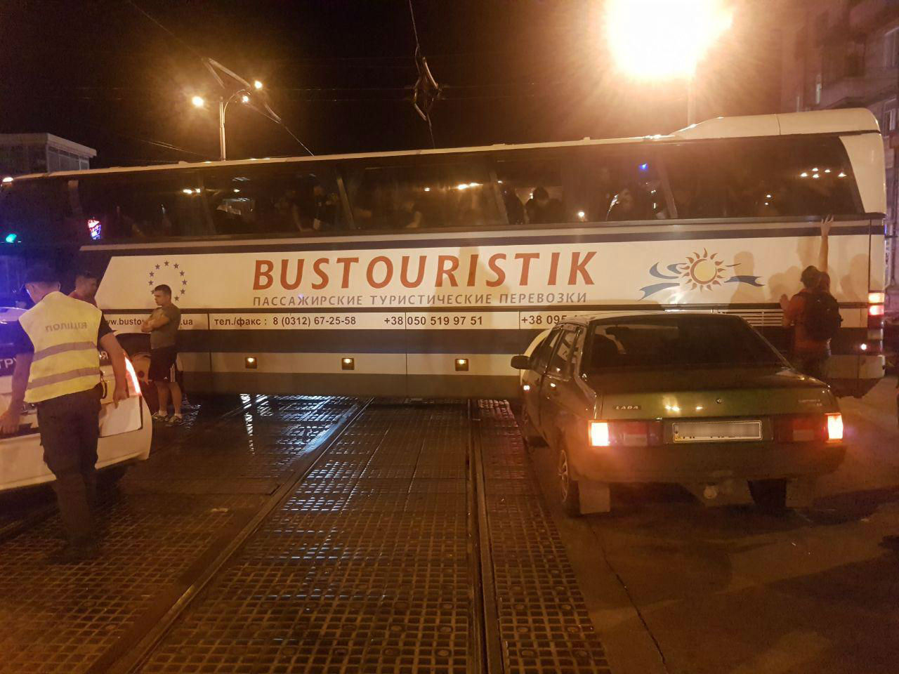 В центре Запорожья автобус с футболистами из Андорры попал в ДТП - ФОТО