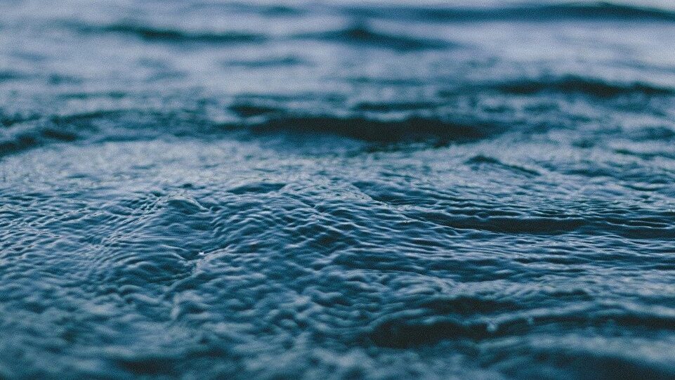 Стрибнув у воду та зник: у Запоріжжі в річці виявили тіло чоловіка