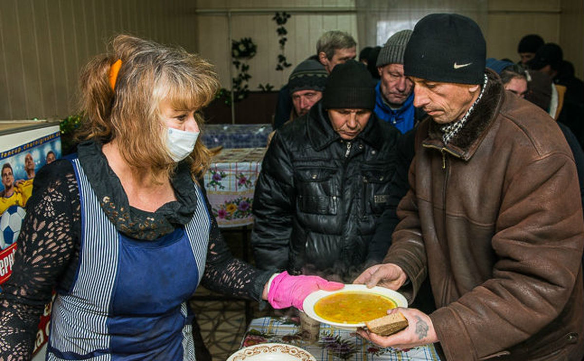 В Запорожской области работают пункты горячего питания для бездомных