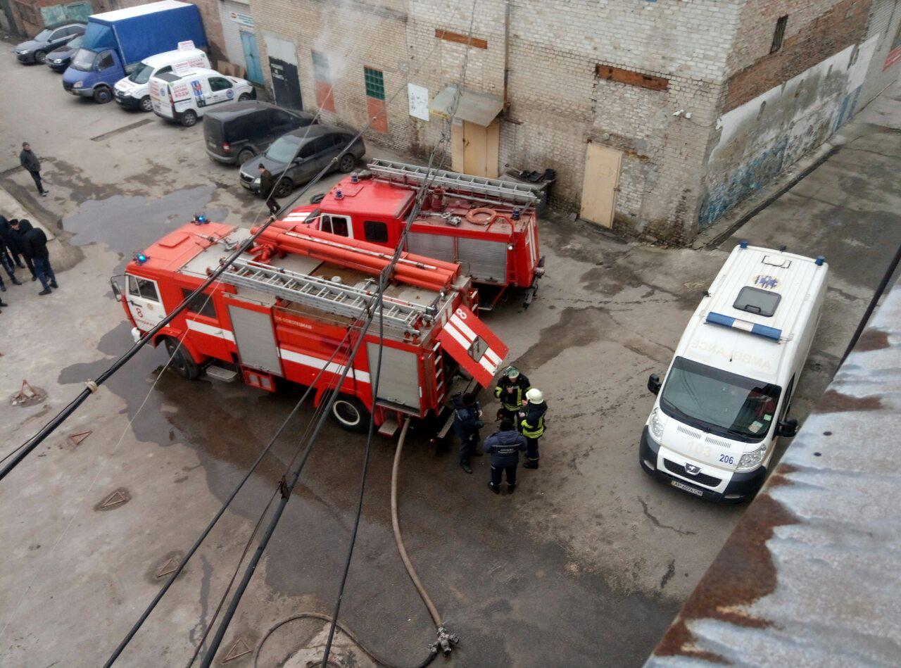 В Запорожье произошел пожар на промпредприятии: есть пострадавшая - ФОТО