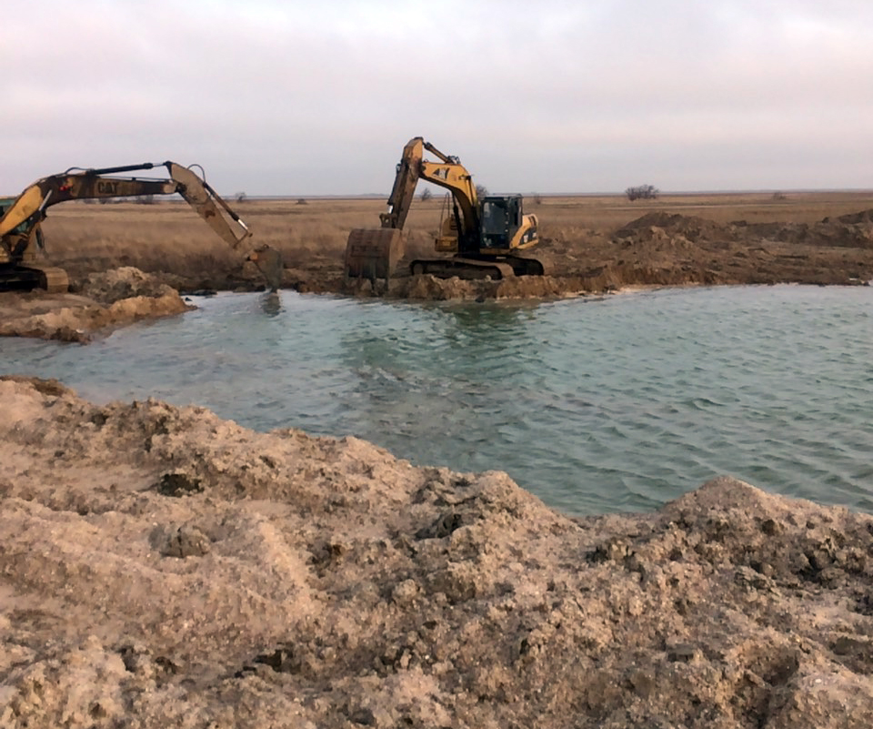 В Запорожской области расчищают промоину между морем и Молочным лиманом - ФОТО