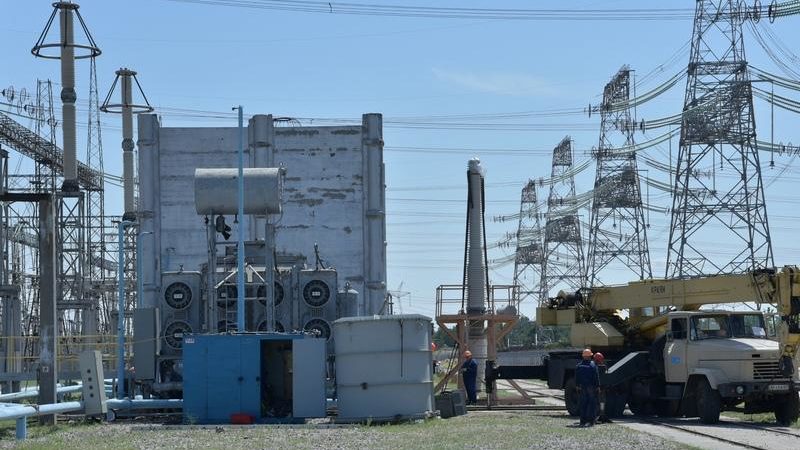 На Запорізькій АЕС почали ремонтувати розподільний пристрій і шунтуючий реактор