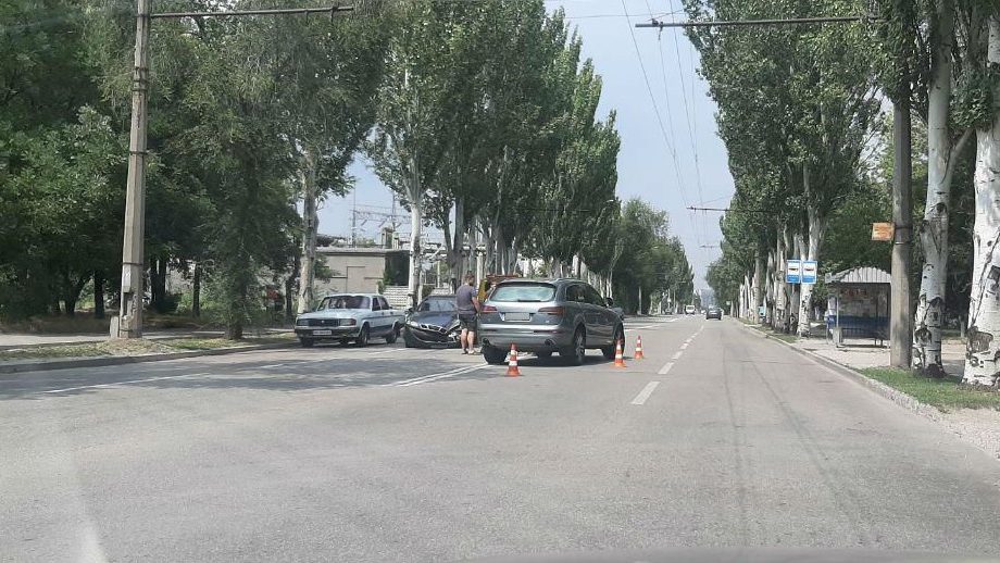 У Запоріжжі на Сєдова зіткнулися два легковики - ФОТО