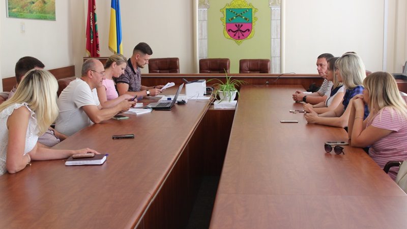У Запоріжжі комісія при мерії оштрафувала комерсанта, який вирішив розширити територію літнього кафе